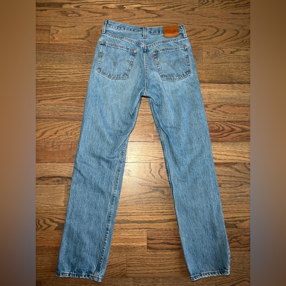 Levi's 501 Original Fit Women's Premium Denim Distressed Jeans Size W25 L30 - Picture 10 of 12